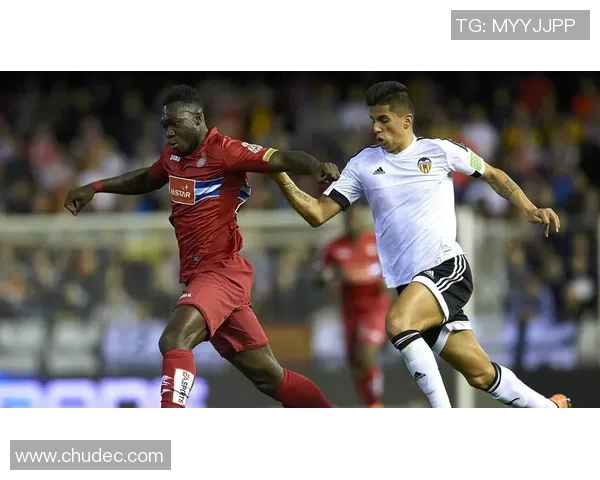 坎塞洛在足球界的崛起与挑战：从天才少年到顶级后卫的成长之路